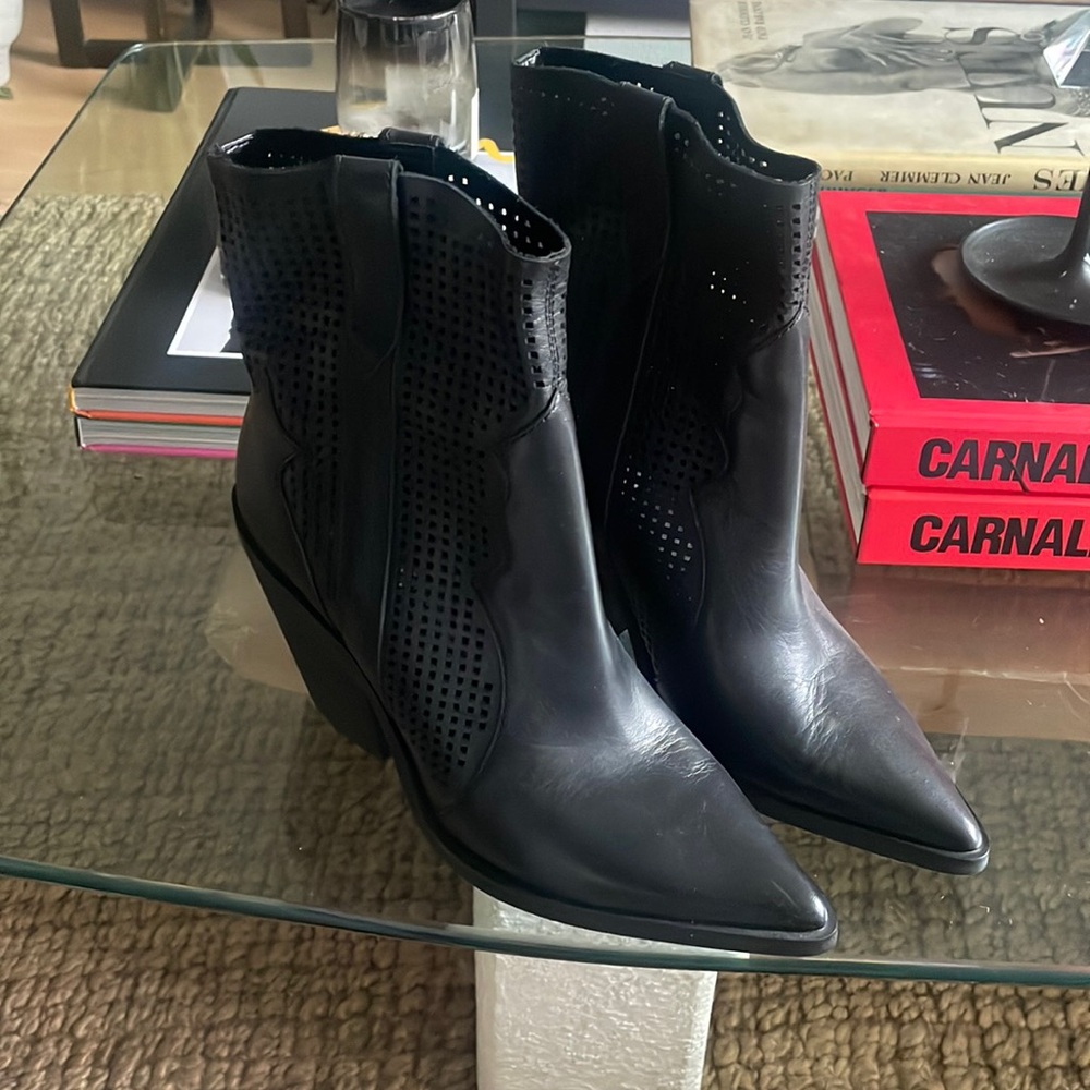 Brand new black Steve Madden heeled leather boots